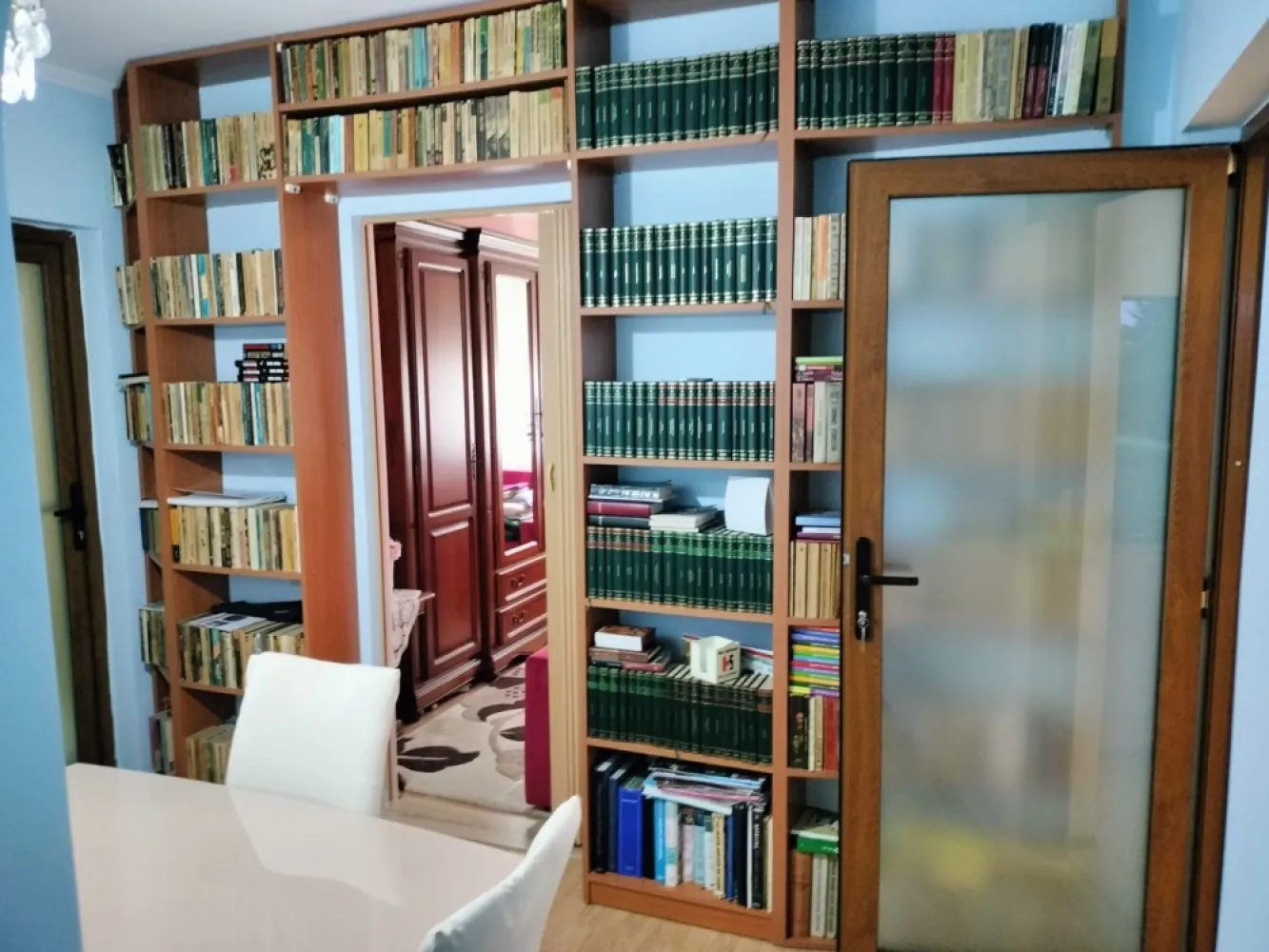 ageuropa.ro vinde apt. 3 cam. 73mp la PARTER in Micro 15. - Agenția EUROPA vinde apartament din CARAMIDA cu trei camere, avand suprafata utila de 73mp la PARTER în Micro 15. Apartamentul are beci si loc de parcare. Pentru a studia ofertele noastre, va rog sa accesați: www.ageuropa.ro.