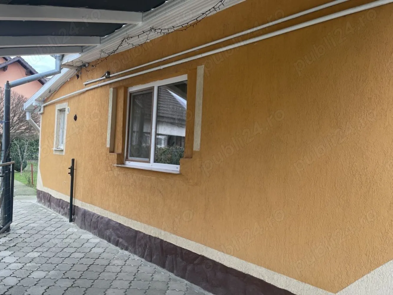 Casă de vanzare - Vând casă cu 3 cameră , o baie , bucătărie și un hol . + 2 anexe gospodaresti Mai multe informații după ora 15:30