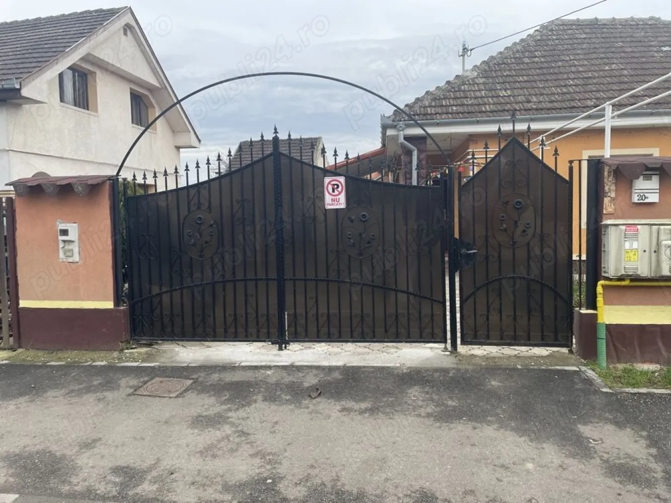 Casă de vanzare - Vând casă cu 3 cameră , o baie , bucătărie și un hol . + 2 anexe gospodaresti Mai multe informații după ora 15:30