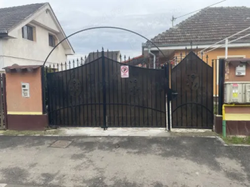 Casă de vanzare