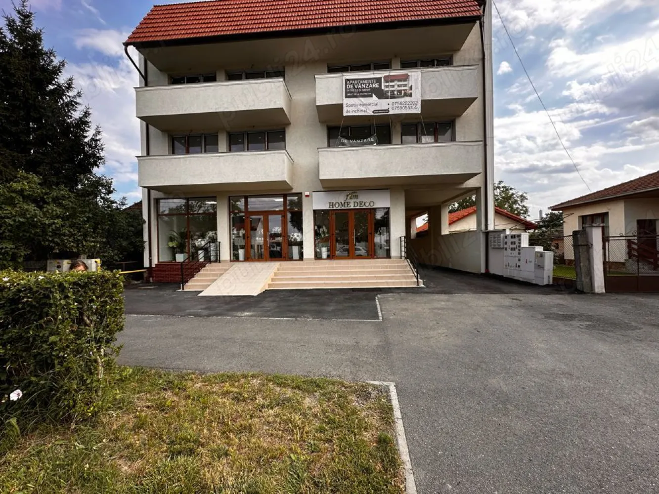 BRASADAS vinde ap 2 cam NOI Careiului.