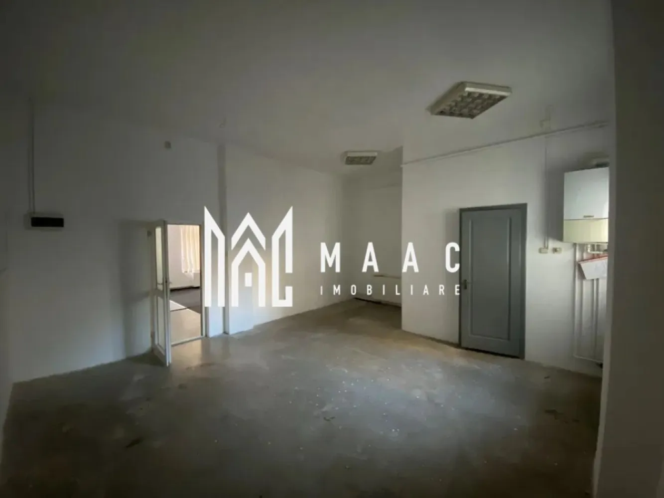 Spatiu comercial | Vitrina mare la strada | 70 mp | V. Aaron - MAAC Imobiliare vă propune spre închiriere un spațiu comercial situat într-o zonă cu trafic pietonal și auto intens, cartier Vasile Aaron. Caracteristici: Suprafață utilă: 70 mp Compartimentare: 2 încăperi + grup sanitar Vitrină generoasă la stradă, ideală pentru expunere Acces secundar din spate, potrivit pentru aprovizionare Spațiul este pretabil pentru diverse activități comerciale sau de servicii, beneficiind de vizibilitate foarte bună și acces facil. Condiții de închiriere: Se percepe o lună de chirie în avans și garanție. Pentru mai multe informații sau programarea unei vizionări, nu ezitați să ne contactați! ID anunț: CP2775697 }}