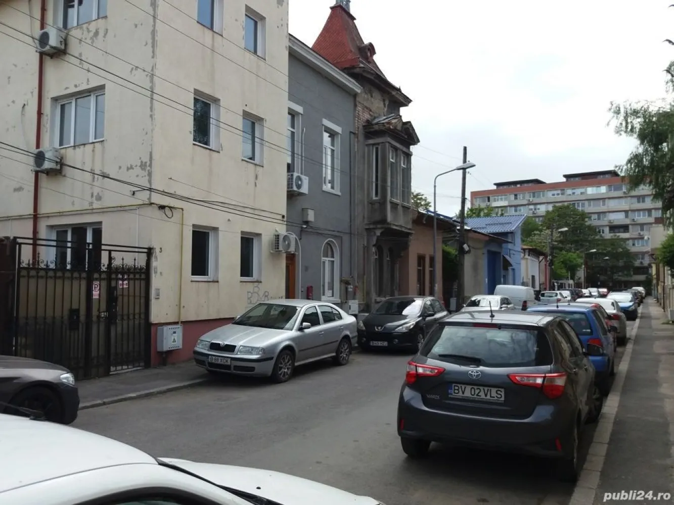 vand / inchiriez apartamente zona Unirii Tineretului - vand / inchiriez doua apartamente si o garsoniera la parter si etaj unu cu curte interioara situate intre Unirii si parcul Tineretului pe str Alexandru Balasanu nr 5.De preferat firme sau persoane fizice.Pret 500 euro / luna.