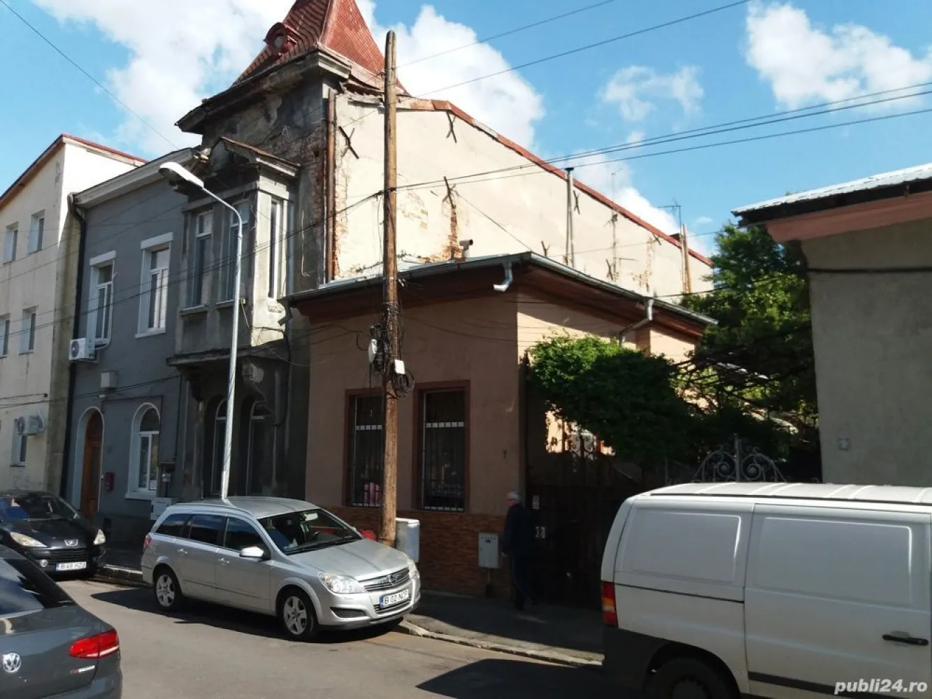 vand / inchiriez apartamente zona Unirii Tineretului - vand / inchiriez doua apartamente si o garsoniera la parter si etaj unu cu curte interioara situate intre Unirii si parcul Tineretului pe str Alexandru Balasanu nr 5.De preferat firme sau persoane fizice.Pret 500 euro / luna.