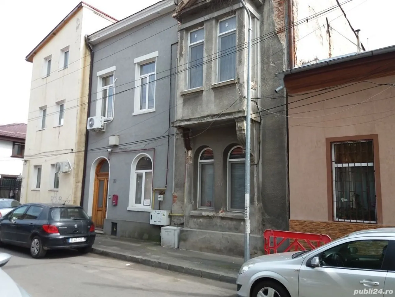 vand / inchiriez apartamente zona Unirii Tineretului - vand / inchiriez doua apartamente si o garsoniera la parter si etaj unu cu curte interioara situate intre Unirii si parcul Tineretului pe str Alexandru Balasanu nr 5.De preferat firme sau persoane fizice.Pret 500 euro / luna.