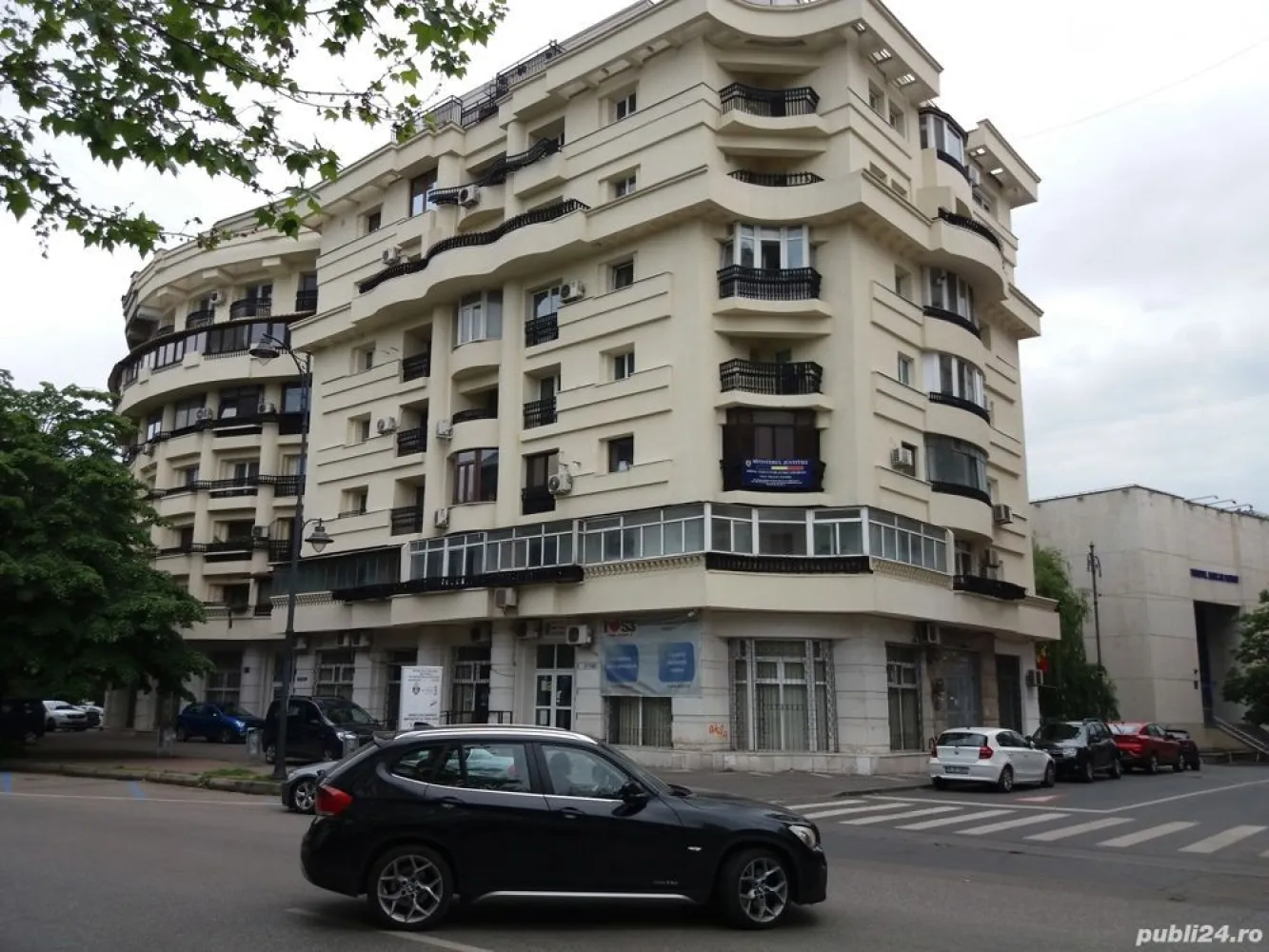 vand / inchiriez apartamente zona Unirii Tineretului