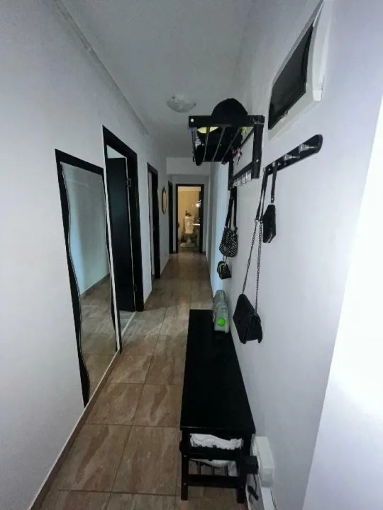 Apartament 2 camere, 49mp, cu balcon şi parcare - Apartament complet mobilat liber de la 15 Septembrie. -Electrocasnice Samsung -aer condiţionat -masina de spălat rufe -televizor -wi-fi -loc de parcare -balcon Nu se acceptă animale, sorry :(