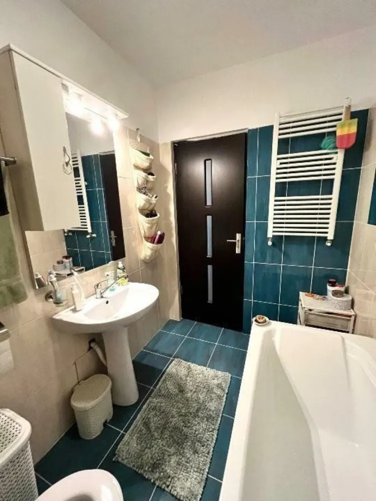 Apartament 2 camere, 49mp, cu balcon şi parcare