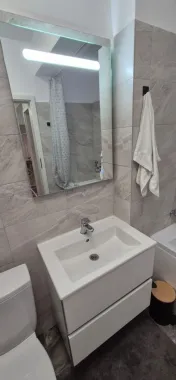 Inchiriez apartament