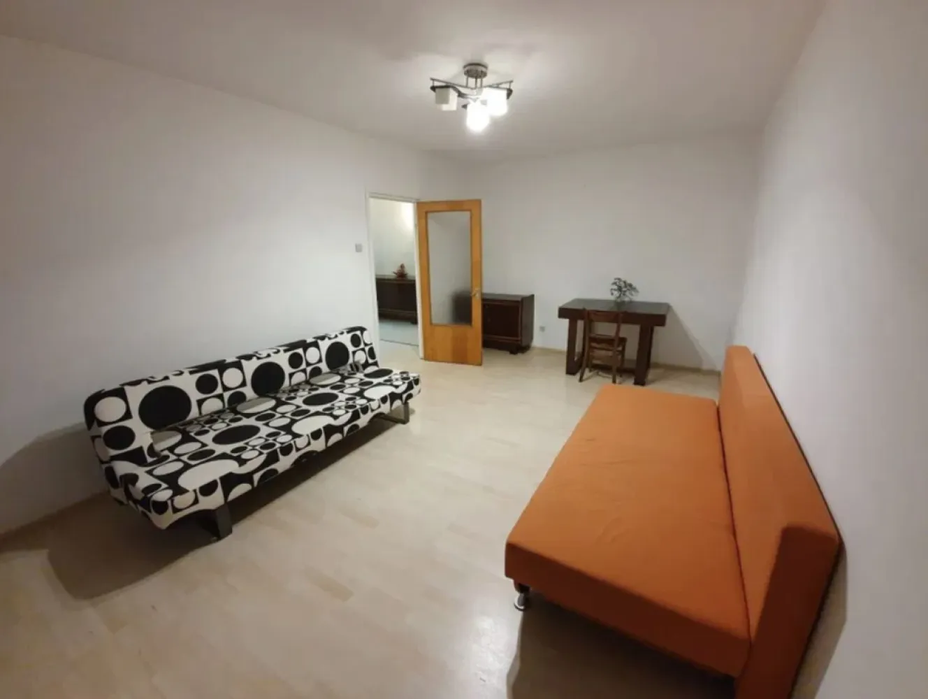 Ap. 2 cam. 65 mp de inchiriat, Et. 8 Dristor 1 min.-metrou - Agentia Europa doreste sa va puna la dispozitie un superb apartament de 2 camere cu o suprafata de 65 mp , intr-o constructie de 10 etaje fiind situat la etajul 8 . Apartamentul este decomandat , utilat si mobilat complet , spatios, curat, avand ca dotari si dresing, masina de spalat ,frigider, aer conditionat . Scară supravegheata video, Bloc contorizat cu contoare inteligente. Acces facil atat la toate mijloacele de transport cat si la Mall Vitan, Mall Park-Lake, farmacia Tei, Dristor Kebab. Va asteptam la vizionari .