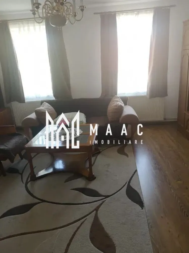 Apartament la casa | 5 camere | 139 mpu | Hipodrom - Maac Imobiliare vă propune spre vânzare un apartament spațios cu 5 camere, semidecomandat, situat la etajul 1 al unei case din zona Hipodrom. Locuinta reprezintă întregul etaj superior al casei și beneficiază de intrare privată. Detalii proprietate: Suprafață utilă: 139 mp 2 băi Terasă închisă Pivniță și pod mansardabil Curte interioară de 165 mp Parcare privată Un spațiu generos, ideal pentru o familie care dorește confortul unei case, cu intimitate și acces facil către principalele puncte de interes din oraș. Pentru mai multe detalii precizati telefonic ca ati vazut anuntul cu ID:CP2775165 }}