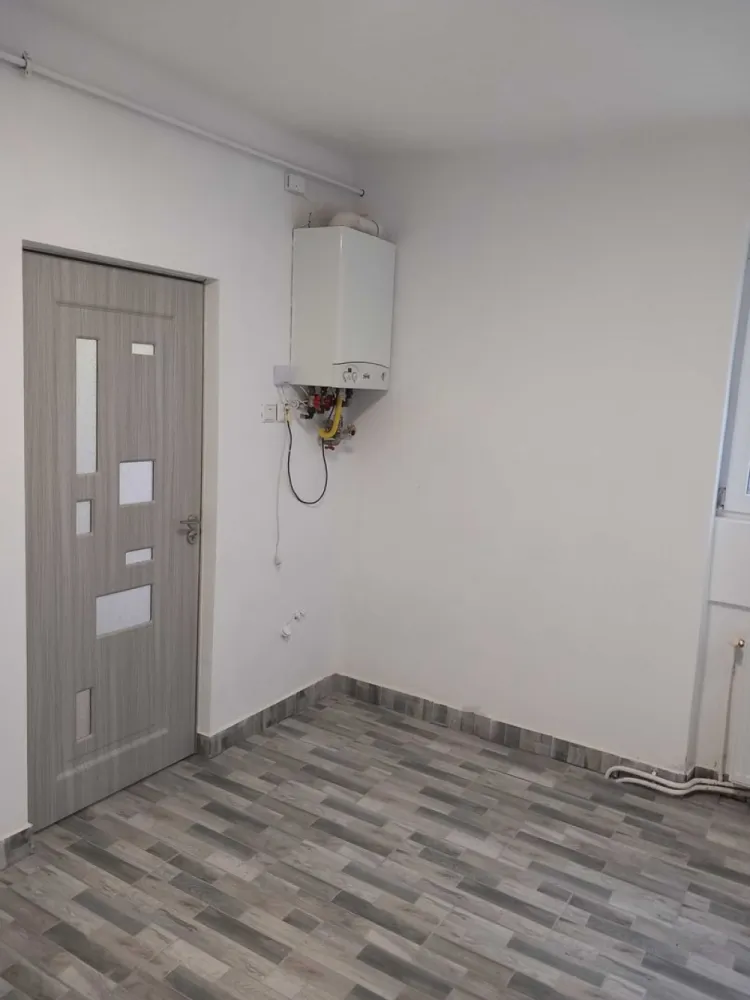 vand casa in cartierul titulescu - vand casa in cartierul titulescu zona buna si linistita ,finisata,avand suprafata de 145 mp,are teren de 600 mp Merita vazuta Mai multe detalii la telefon 07******09