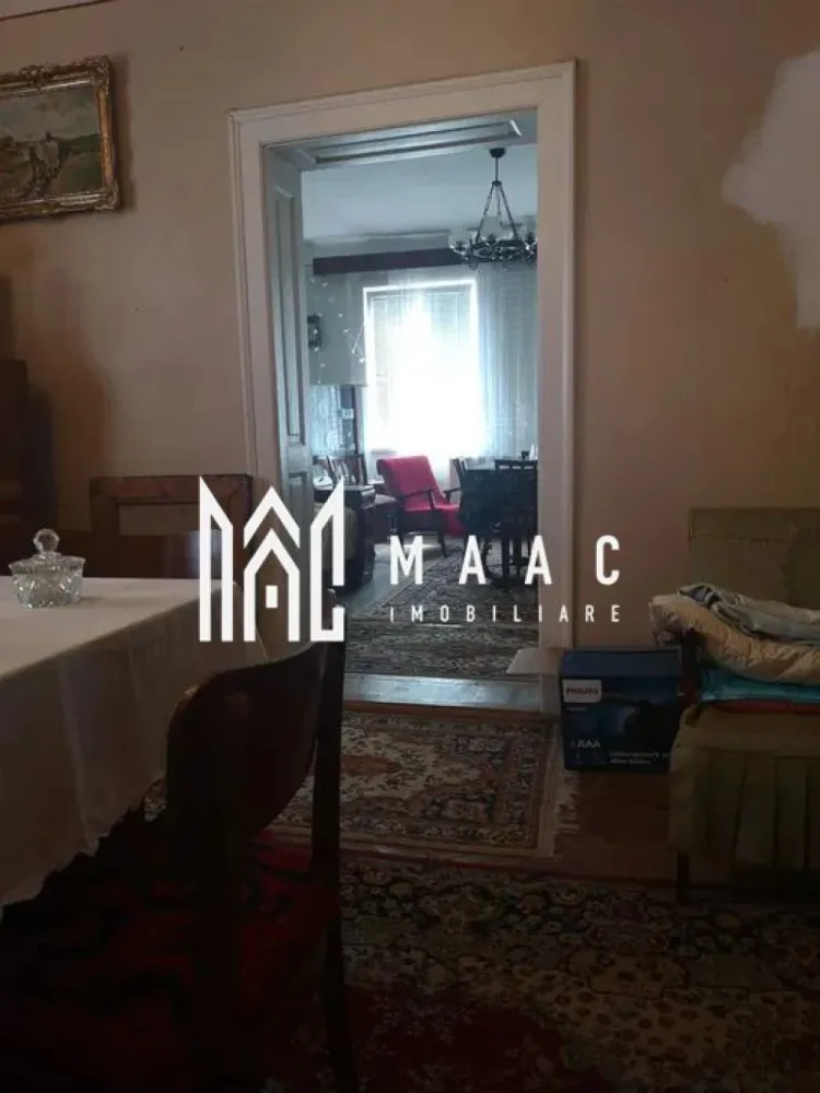 Apartament la casa | 5 camere | 139 mpu | Hipodrom - Maac Imobiliare vă propune spre vânzare un apartament spațios cu 5 camere, semidecomandat, situat la etajul 1 al unei case din zona Hipodrom. Locuinta reprezintă întregul etaj superior al casei și beneficiază de intrare privată. Detalii proprietate: Suprafață utilă: 139 mp 2 băi Terasă închisă Pivniță și pod mansardabil Curte interioară de 165 mp Parcare privată Un spațiu generos, ideal pentru o familie care dorește confortul unei case, cu intimitate și acces facil către principalele puncte de interes din oraș. Pentru mai multe detalii precizati telefonic ca ati vazut anuntul cu ID:CP2775165 }}