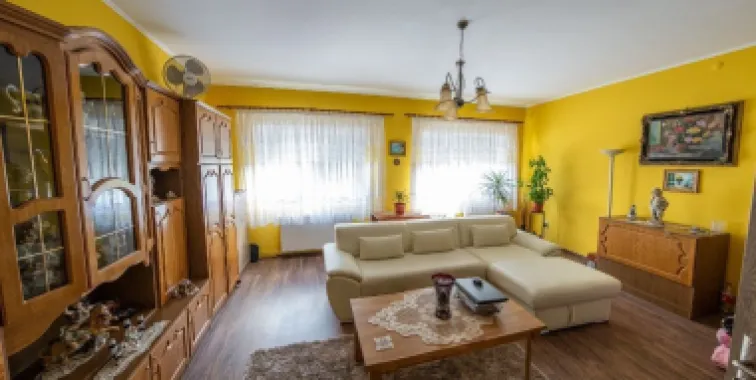 De vânzare casă cu etaj