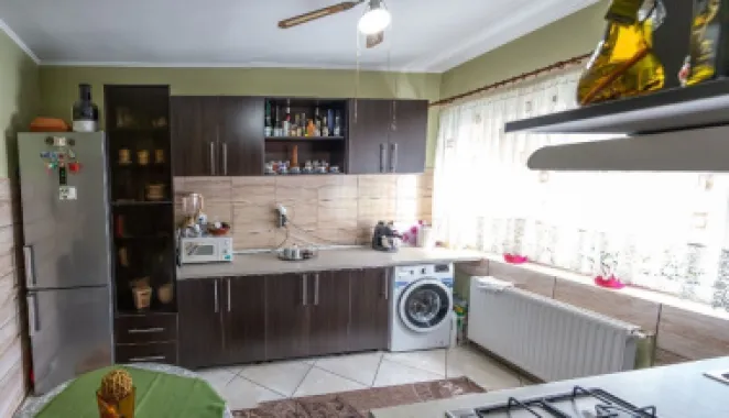 De vânzare casă cu etaj