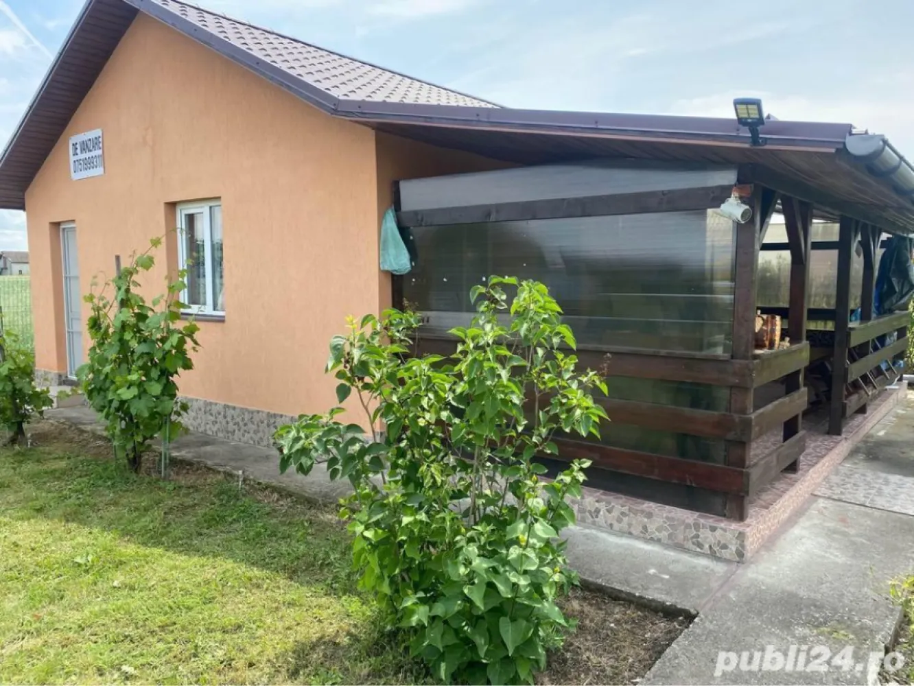 oportunitate cabana la baile termale mihaieni com acas - cabana se afla la 100m de baile termale living 2 dormitoare ,baie bucatarie terasa peste68mp utili ,500mp teren fundatie beton,pereti caramida,acoperis tabla, etc