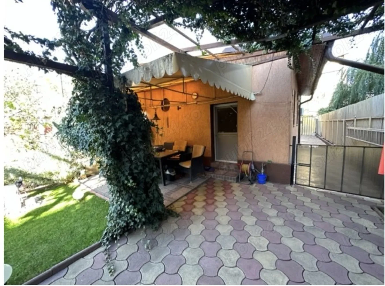 Ag BRASADAS vinde casa 3 cam curte superba Vatra luminoasa.