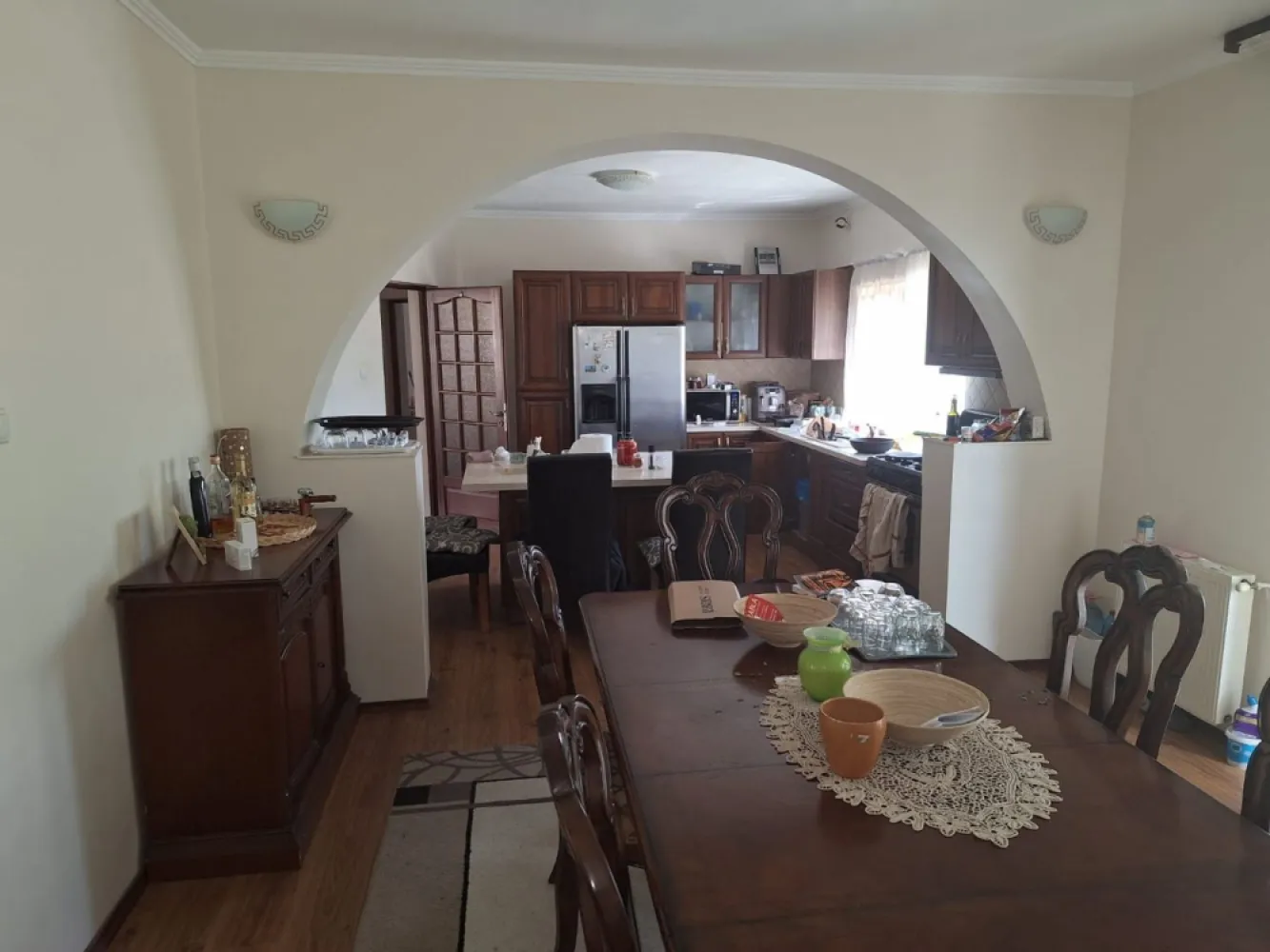 BRASADAS vinde casa individuala 8 cam teren 10 ari Unirii.