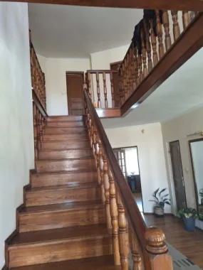 BRASADAS vinde casa individuala 8 cam teren 10 ari Unirii.