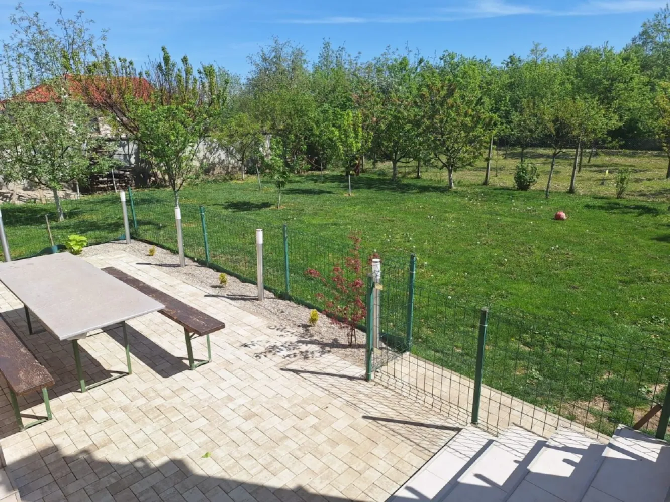BRASADAS vinde casa individuala 8 cam teren 10 ari Unirii.