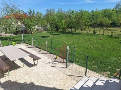 BRASADAS vinde casa individuala 8 cam teren 10 ari Unirii.