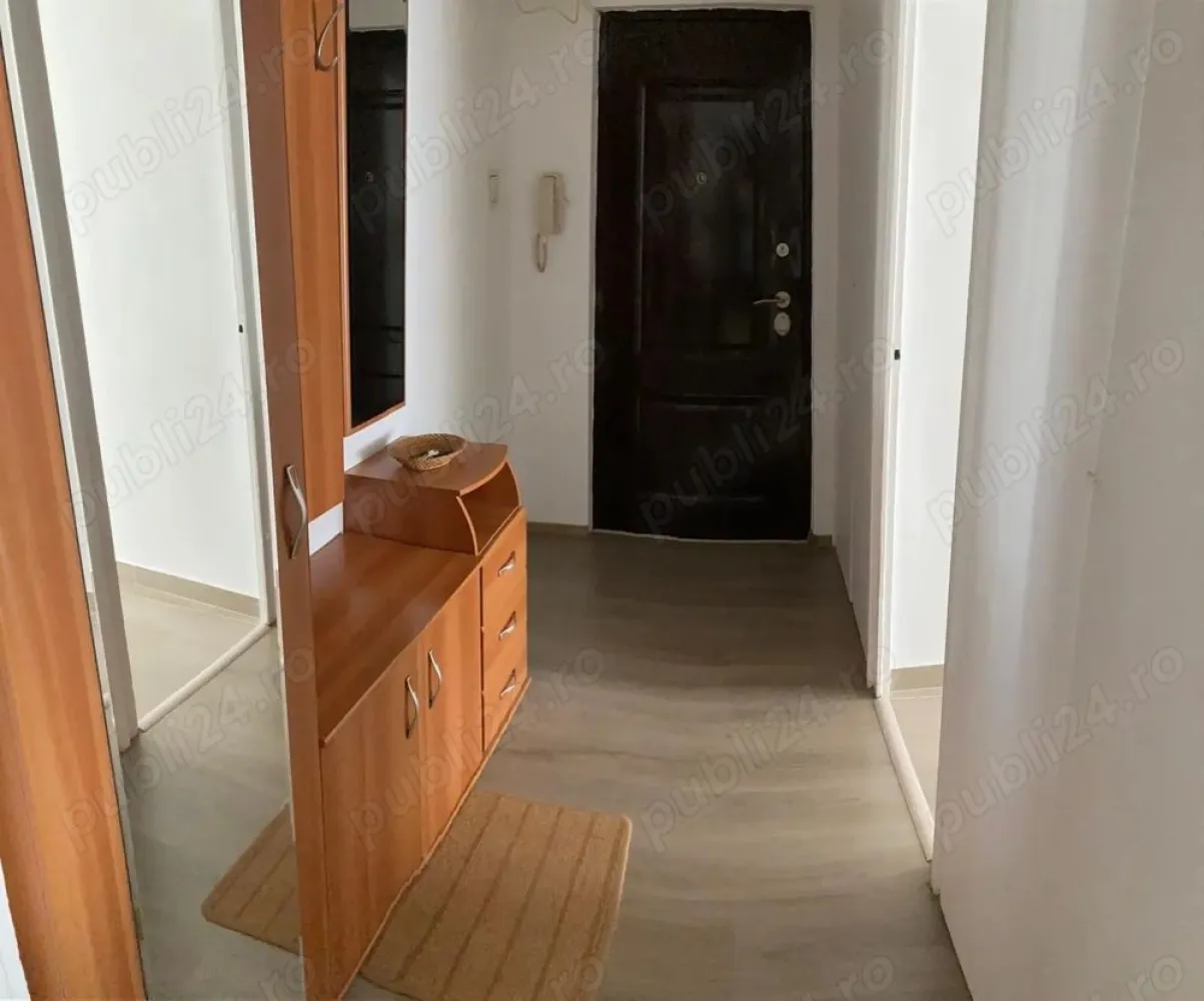 BRASADAS vinde ap 2 cam, prima etapa Micro 16 etaj 4. - Agentia Imobiliara BRASADAS vinde apartament 2 camere, semidecomandat, etaj 4 cu acoperis de poala, 54 mp utili. Camere mari si luminoase, bucatarie spatioasa, 2 camari, geamuri termopan, balcon inchis cu termopan, centrala termica, aer conditionat. Zona excelenta, la un pas de Lidl, piata si spital. Mobilat si utilat cum se vede in poze. Www.brasadas.com.