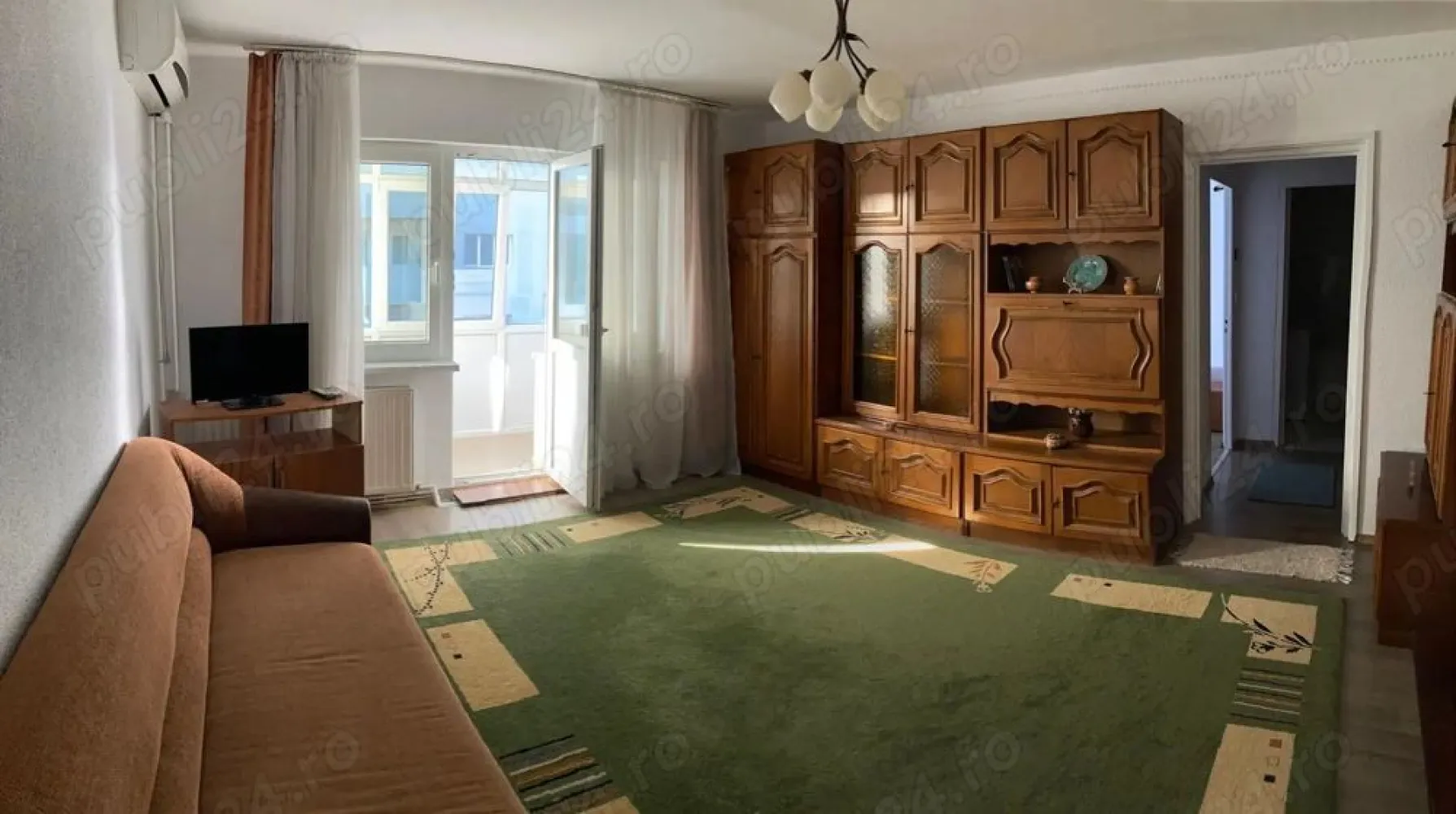 BRASADAS vinde ap 2 cam, prima etapa Micro 16 etaj 4. - Agentia Imobiliara BRASADAS vinde apartament 2 camere, semidecomandat, etaj 4 cu acoperis de poala, 54 mp utili. Camere mari si luminoase, bucatarie spatioasa, 2 camari, geamuri termopan, balcon inchis cu termopan, centrala termica, aer conditionat. Zona excelenta, la un pas de Lidl, piata si spital. Mobilat si utilat cum se vede in poze. Www.brasadas.com.
