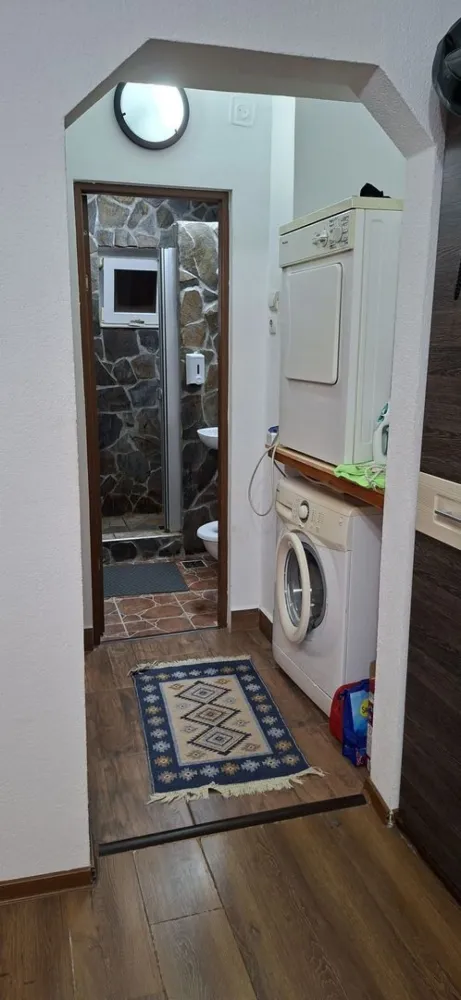 BRASADAS vinde ap 2 cam etaj 2 pe Botizului.