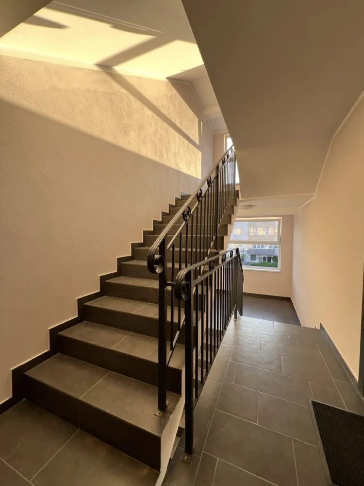 Vand apartament cu 2 camere