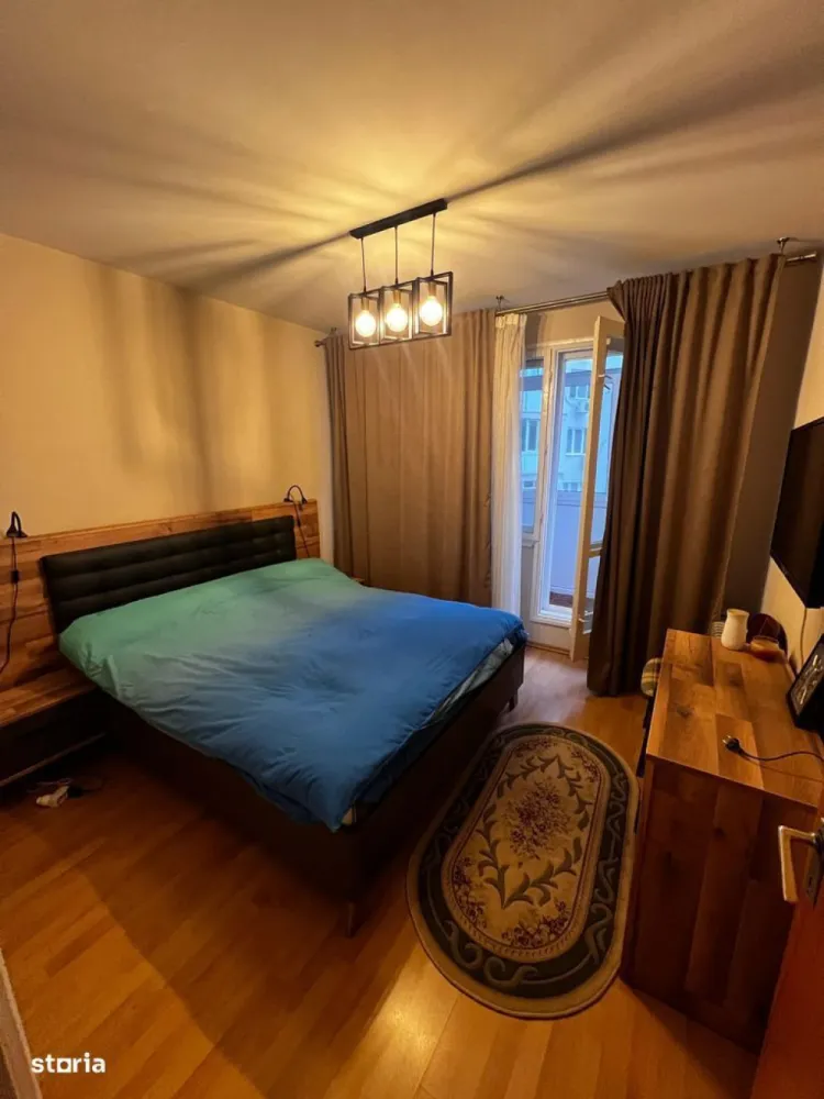 Dristor - Inchirierez apartament 3 camere - Inchiriez apartament cu 3 camere, decomandat, mobilat si utilat, etaj 1/10.Apartamentul este situat pe strada Dristorului 112, si datorita pozitiei sale,acesta beneficiaza de un acces usor catre mijloacele de transport din zona:-la 1 minut de mers pe jos catre gura de metrou Dristor 1/ Dristor 2.-la 1 minut de statii de tramvai si autobuzIn vecinatatea apartamentului se gasesc:-Mall Parklake la 10 minute de mers pe jos-Parcul IOR la 10 minute de mers pe jos-Farmacia TEI-Magazine Mega Image si Carrefour express-Gradinita 239Disponibilitate imediata.