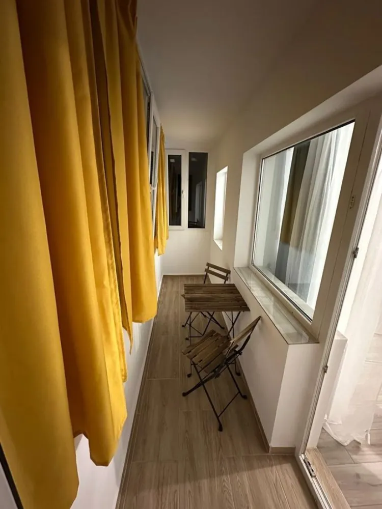 Particular inchiriez garsoniera Dristor str Laborator la 2 min metrou - Proprietar, particular : inchiriez garsoniera situata la 2 min de mers pe jos de metrou Dristor 1 (poza atasata), str. Laborator nr. 130-132 --> bloc mixt!! --> reabilitat termic, balcon inchis termopan. -->Garsoniera confort 1, et 2/8 (doar o garsoniera pe etaj); --> mobilata ultra modern si utilata complet, --> prima inchiriere! --> Tv led Samsung Smart, masina spalat, frigider, aragaz, aer conditionat, apometre, pat matrimonial 140/200. Mall Park Lake si parcul IOR sunt la distanta de mers pe jos. In apropiere sunt: Titan, Unirii, Piata Muncii, Mihai Bravu, Obor, Costin Georgian, Vitan, Decebal, Piata Alba Iulia, Colaborez cu agentii dar nu ofer comision. Chiria + garantia 1 luna. Disponibila imediat.