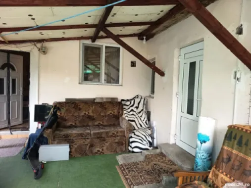 BRASADAS vinde casă 4 cam zona UNIO pentru două familii.