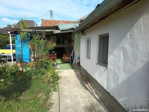 BRASADAS vinde casă 4 cam zona UNIO pentru două familii.