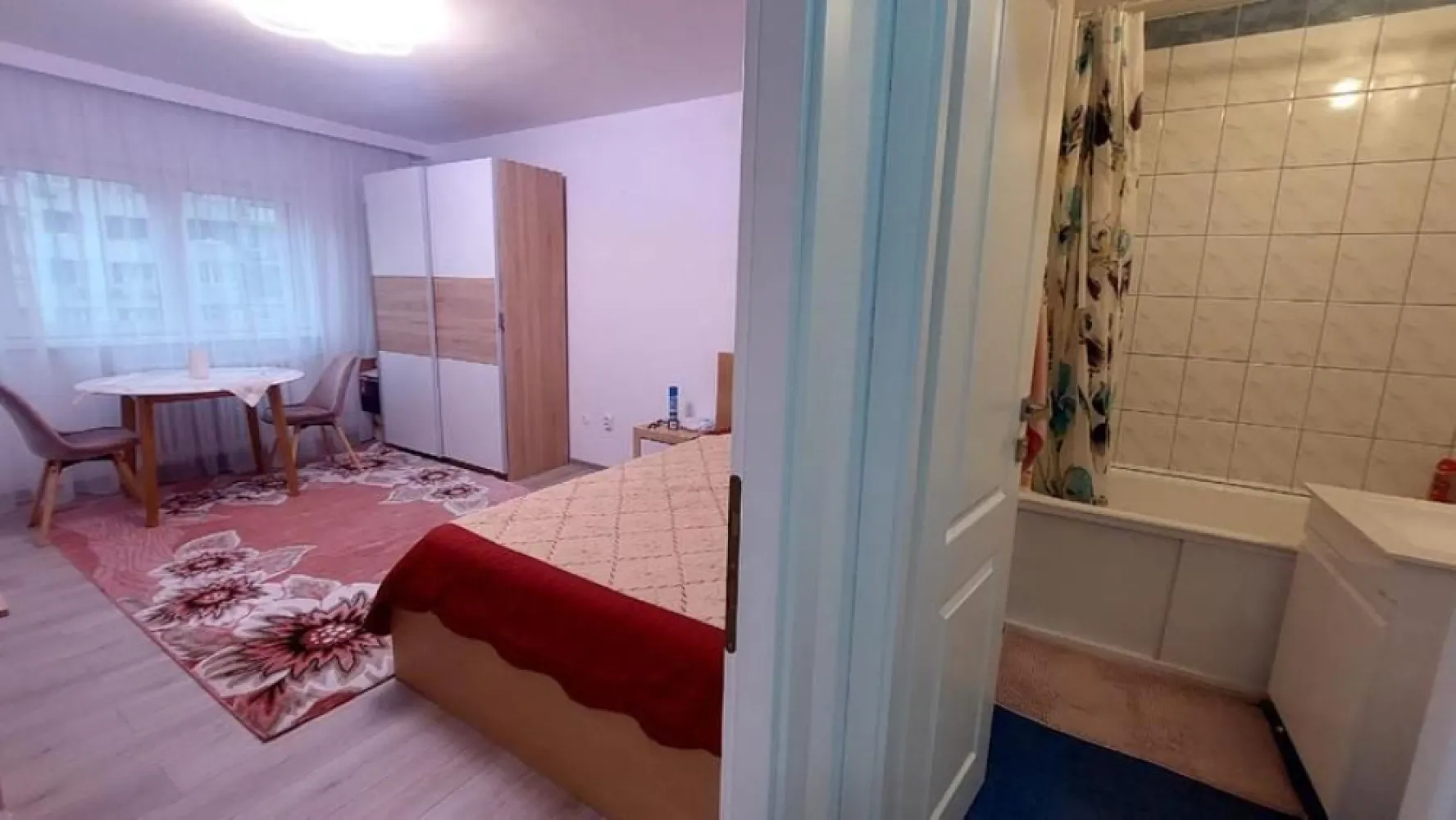 BRASADAS iNCHIRIAZA Garsoniera Mihai Bravu luminoasa vedere stradala - Agentia Imobiala Basadas Particular închiriez garsoniera decomandata, 38 m2 utili, etaj 4/10 recent renovata, zona Dristor-Mihai Bravu, la 5 min de metrou, luminoasa, vedere stradală, aer condiționat, de preferința pe termen lung. Nu se admit persoane fumătoare și nici animale de companie. Chiria lunară: 430 euro/luna