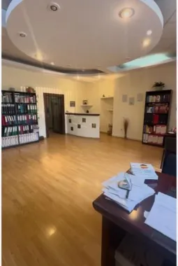 BRASADAS vinde cladire de birouri 24 firme 102.000 euro/an.