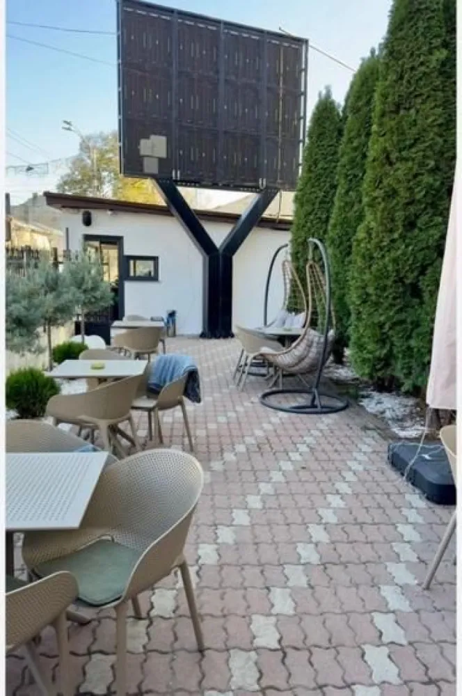 BRASADAS vinde cladire de birouri 24 firme 102.000 euro/an.