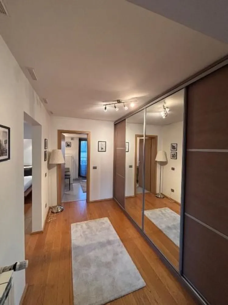 BRASADAS închiriază – Garsonieră spațioasă Bd. Națiunile Unite - BRASADAS închiriază – Garsonieră spațioasă • 46 mp • Bd. Națiunile Unite Brasadas oferă spre închiriere o garsonieră decomandată, foarte spațioasă, 46 mp, situată pe Bulevardul Națiunile Unite, lângă Palatul Parlamentului și la doar 2 minute de Parcul Izvor. ✔ Centrală proprie ✔ Mașină de spălat & mașină de spălat vase ✔ Aer condiționat ✔ Dressing 3 metri ✔ Parchet masiv ✔ Finisaje lux 📅 Bloc finalizat în 1990 📞 DETALII: 0745 964 92 – ALEX 🌐 www.brasadas.com• 46 mp • Bd. Națiunile Unite Brasadas oferă spre închiriere o garsonieră decomandată, foarte spațioasă, 46 mp, situată pe Bulevardul Națiunile Unite, lângă Palatul Parlamentului și la doar 2 minute de Parcul Izvor. ✔ Centrală proprie ✔ Mașină de spălat & mașină de spălat vase ✔ Aer condiționat ✔ Dressing 3 metri ✔ Parchet masiv ✔ Finisaje lux 📅 Bloc finalizat în 1990 📞 DETALII: 0745 964 92 – ALEX 🌐 www.brasadas.com