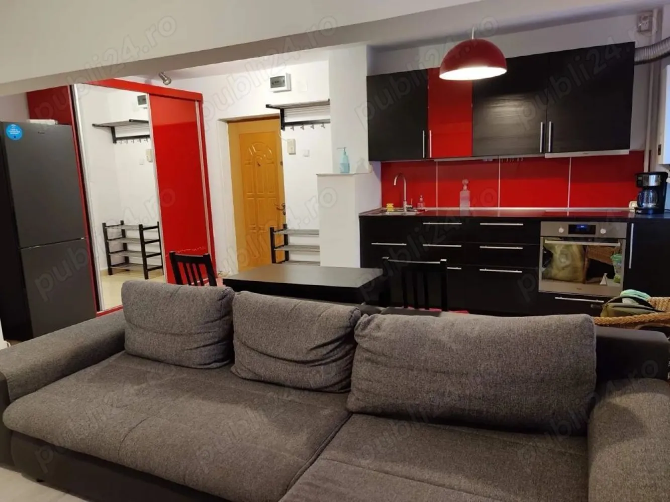 Inchiriez apartament 2 camere Rahova - complet mobilat si utilat - centrala proprie - Închiriez apartament complet mobilat si renovat in zona Rahova. 2 camere, 55 mp, balcon închis, centrala proprie, călduros, foarte luminos, cu fata spre sud. Etaj 2. Lidl chiar peste drum si alte supermaket-uri in apropiere. Parcul Sebastian foarte aproape. La jumatate de ora de mers pe jos de zona Unirii sau cu tramvaiul in sub 20 de minute.
