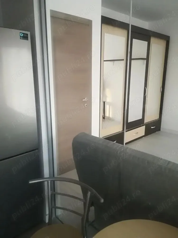 Garsonieră lux, bloc nou, Ansamblul 21 Politehnica Residence - Garsonieră lux, Ansamblul 21 Politehnica Residence Proprietar, prima inchiriere, garsonieră nouă şi spaţioasă, cu finisaje superioare, modern mobilată și complet utilată, cu electrocasnice noi, de calitate superioară, cost întreținere minim, pază permanentă, aproape de metrou și mai multe mijloace de transport, acces imediat la centrul comercial Carrefour Lujerului Supernova, Mall Plaza şi AFI Cotroceni, în imediata vecinătate a mai multor instituţii de învăţământ, lângă Parcul Politehnica. Exclus agenţii imobiliare.