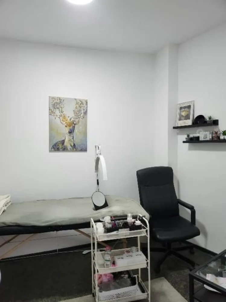 Vanzare apartament in vila ultracentral - Apartament de vânzare in vila, etaj , fara risc seismic , este folosit ca spatiu comercial dar poate fi si apartament de locuit ,este renovat recent, centrala termica proprie, AC, garaj in folosință. momentan apt este inchiriat.
