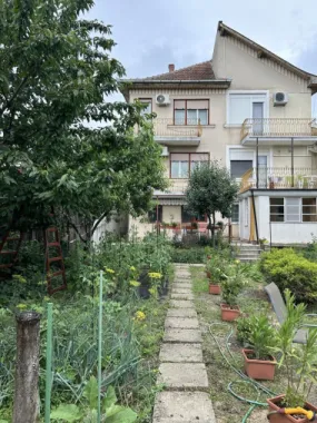 BRASADAS vinde casa pe strada Paris.