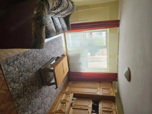 BRASADAS vinde ap 2 cam etaj3/4 decomandat, Carpați 2