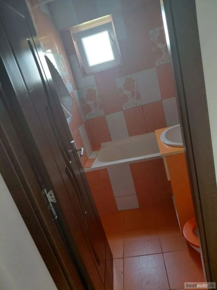 BRASADAS vinde ap 2 cam etaj 4/4 în Micro 16 - Agenția imobiliara BRASADAS vinde apartament situat în M16 lângă școala generală Avram Iancu și grădinița Voinicelul et 4/4. www.brasadas.com