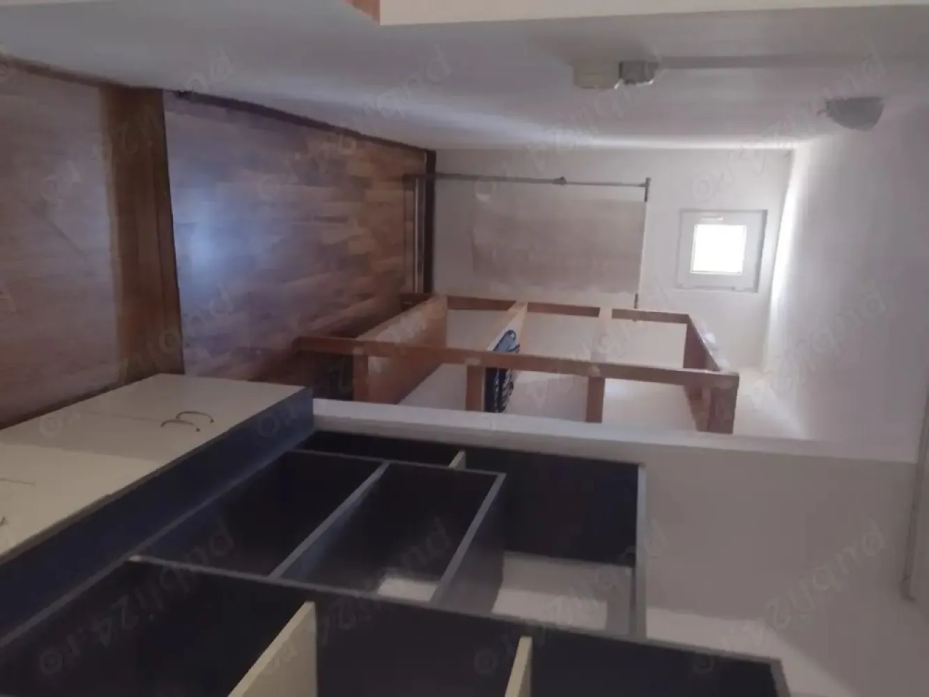 BRASADAS vinde ap 2 cam in Micro 15 la PARTER. - Agenția imobiliara BRASADAS vinde ap 2 camere la PARTER cu terase inchise lá bucatarie sí camera garderoba lá camera mica, cu suprafata 64 mp cu posibilitate de afacere avind o usa spre strada. Izolat interior sí exterior, cu toate utilitatile. Renovat cu geamuri termopan. Se accepta schimb cu garsoniera la parter sau la etajul 1 plus diferenta. Www.brasadas.com.