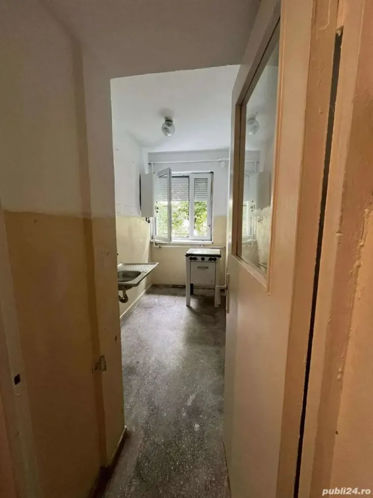 BRASADAS vinde ap cam etaj 1/4 Micro 15 Oituz. - Agenția imobiliara BRASADAS vinde apartament cu 45 m , etajul unu, ferestre din termopan,cu balcon cu termopan izolat pe din afară. Două camere,in stare buna În Micro 15, Aleea Oituz. www.brasadas.com.