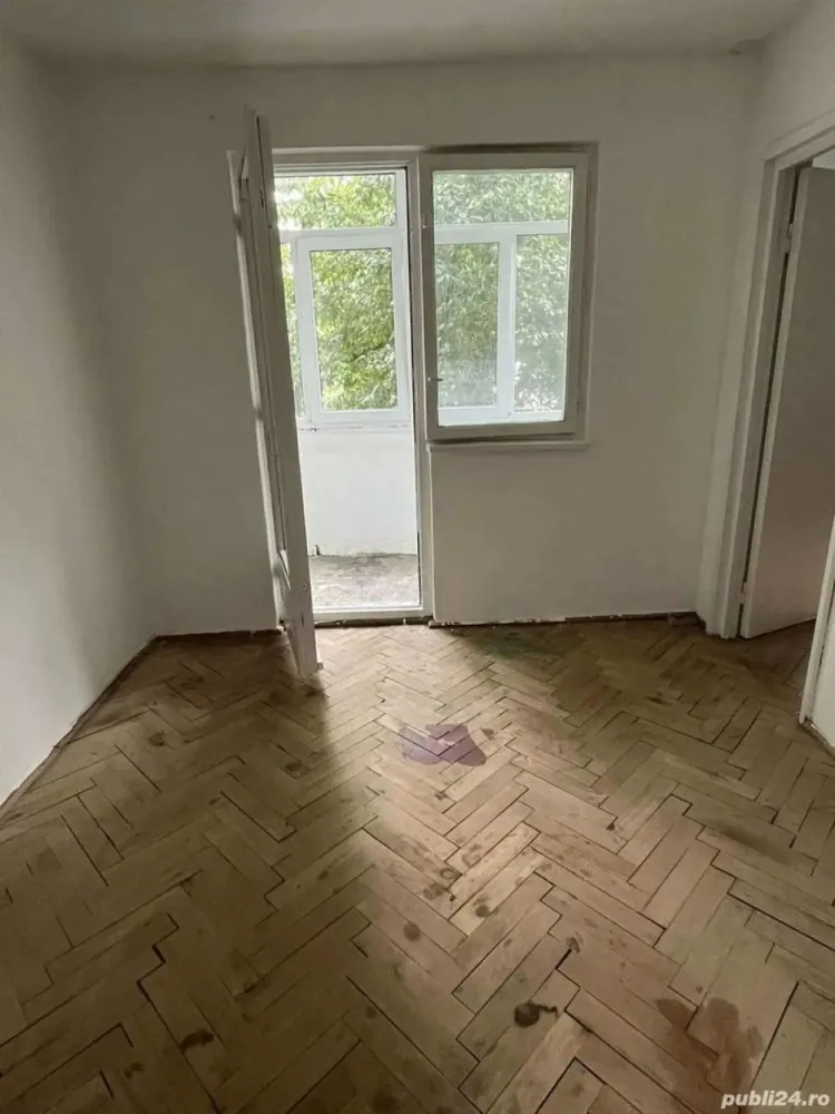BRASADAS vinde ap cam etaj 1/4 Micro 15 Oituz. - Agenția imobiliara BRASADAS vinde apartament cu 45 m , etajul unu, ferestre din termopan,cu balcon cu termopan izolat pe din afară. Două camere,in stare buna În Micro 15, Aleea Oituz. www.brasadas.com.