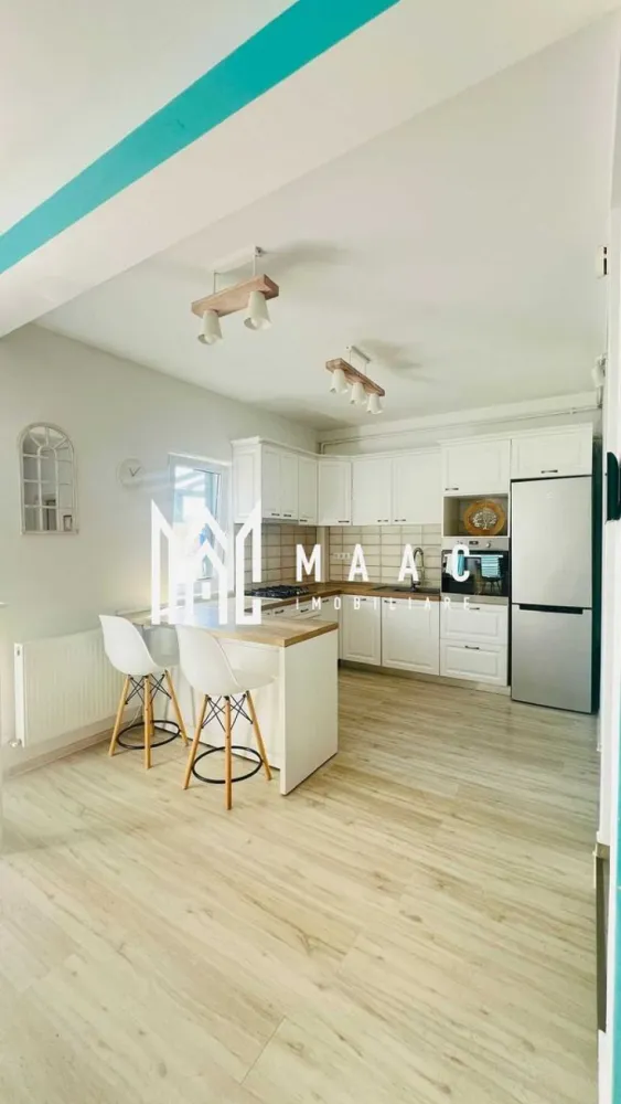 Casa 4 Camere | 160mpu | 2 Locuri Parcare | Selimbar - MAAC Imobiliare vă prezintă spre vânzare o casă superba situată în Șelimbăr. O locuință modernă, complet mobilată și utilată, ideală pentru o familie care își dorește confort, spațiu generos și finisaje de calitate, într-o zonă liniștită, dar aproape de toate facilitățile orașului. Suprafață utilă: 160 mp Regim de înălțime: P+1+M (mansardă amenajată) Orientare est-vest Curte totală de 120 mp – 60 mp grădină în spate, grădină frontală și 2 locuri de parcare Parter: Living și zonă de dining spațioasă, bucătărie open-space, baie de serviciu, cameră tehnică și multiple spații de depozitare. Etaj 1: Dormitor matrimonial cu baie proprie și dressing, al doilea dormitor cu dulap și zonă de depozitare, birou/dormitor mic și baie principală. Mansardă: Spațiu open-space complet amenajat, cu soluții inteligente de depozitare. Centrală termică Bosch cu termostat smart 4 aparate de aer condiționat Daikin, controlabile prin telecomandă și aplicație mobilă Jaluzele exterioare electrice cu sistem smart Ferestre termopan cu plase de insecte + ferestre Velux cu folie solară Mobilier personalizat FrontMob, casă complet mobilată și utilată Panouri electrice independente pentru fiecare nivel Spațiu exterior: Curtea este complet amenajată, cu zonă verde și pomi fructiferi, pergolă retractabilă cu lounge și dining, grătar și spațiu utilitar, precum și loc de joacă/sport pentru relaxare în aer liber. Pentru mai multe detalii precizati telefonic ca ati vazut anuntul cu ID: CP2772104 }}