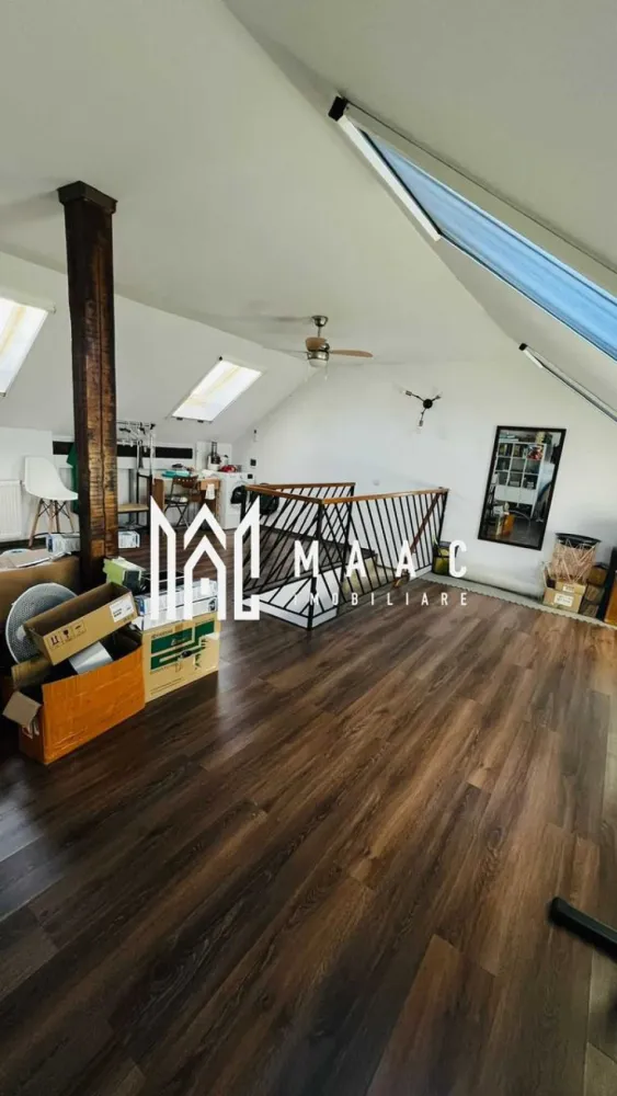 Casa 4 Camere | 160mpu | 2 Locuri Parcare | Selimbar - MAAC Imobiliare vă prezintă spre vânzare o casă superba situată în Șelimbăr. O locuință modernă, complet mobilată și utilată, ideală pentru o familie care își dorește confort, spațiu generos și finisaje de calitate, într-o zonă liniștită, dar aproape de toate facilitățile orașului. Suprafață utilă: 160 mp Regim de înălțime: P+1+M (mansardă amenajată) Orientare est-vest Curte totală de 120 mp – 60 mp grădină în spate, grădină frontală și 2 locuri de parcare Parter: Living și zonă de dining spațioasă, bucătărie open-space, baie de serviciu, cameră tehnică și multiple spații de depozitare. Etaj 1: Dormitor matrimonial cu baie proprie și dressing, al doilea dormitor cu dulap și zonă de depozitare, birou/dormitor mic și baie principală. Mansardă: Spațiu open-space complet amenajat, cu soluții inteligente de depozitare. Centrală termică Bosch cu termostat smart 4 aparate de aer condiționat Daikin, controlabile prin telecomandă și aplicație mobilă Jaluzele exterioare electrice cu sistem smart Ferestre termopan cu plase de insecte + ferestre Velux cu folie solară Mobilier personalizat FrontMob, casă complet mobilată și utilată Panouri electrice independente pentru fiecare nivel Spațiu exterior: Curtea este complet amenajată, cu zonă verde și pomi fructiferi, pergolă retractabilă cu lounge și dining, grătar și spațiu utilitar, precum și loc de joacă/sport pentru relaxare în aer liber. Pentru mai multe detalii precizati telefonic ca ati vazut anuntul cu ID: CP2772104 }}