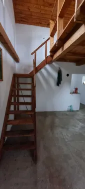 Casa cu 7,7 ari de teren in Bercu rosu, strada Afinelor