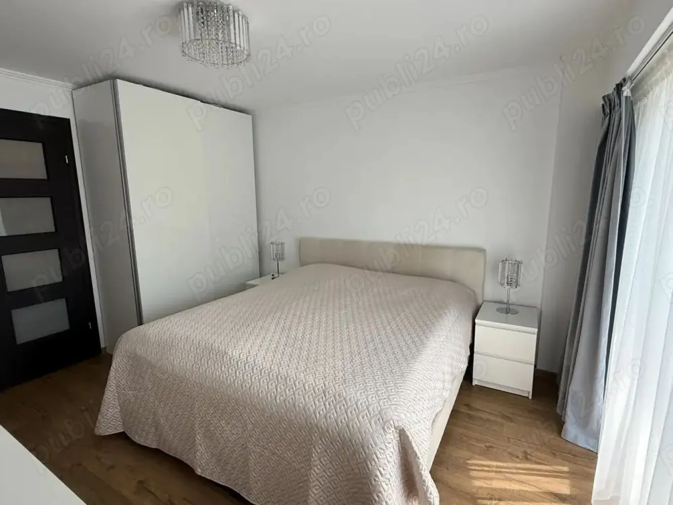 Apartament 3 camere | Ultracentral | Bulevardul Unirii | Lux - Apartament ultracentral, nelocuit, modern mobilat și utilat: - Suprafață totală = 68 m2 - 2 dormitoare luminoase și spațioase, sufragerie open space cu bucătărie modernă, baie și un balcon pentru relaxare - Interior premium, izolat fonic și termic, randament energetic maxim, finisaj lux și sistem video smart home - Include termopane noi, sistem Mitsubishi de ventilație și filtrare cu schimb de căldură și aer condiționat ultra eco - Locație superbă și liniștită, lângă Tribunalul București, foarte aproape de Centrul Vechi și metrou Piața Unirii - Acces direct la promenadă în Bulevardul Unirii Anunț direct de la proprietar. Pentru vizionări, puteți suna sau trimite mesaj la .
